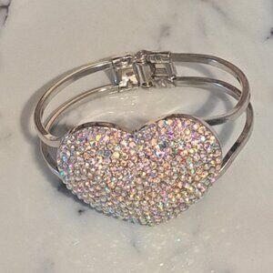 Looking for this item - bracelet. Thankyou